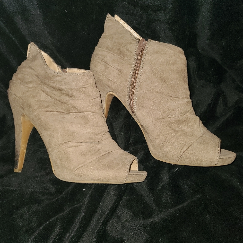Peekaboo bootie